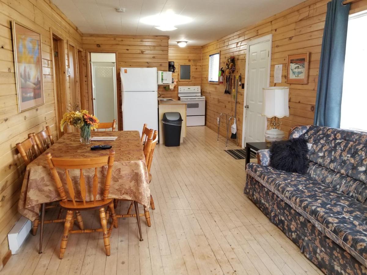 Blue Spruces Cottages Hampton Luaran gambar