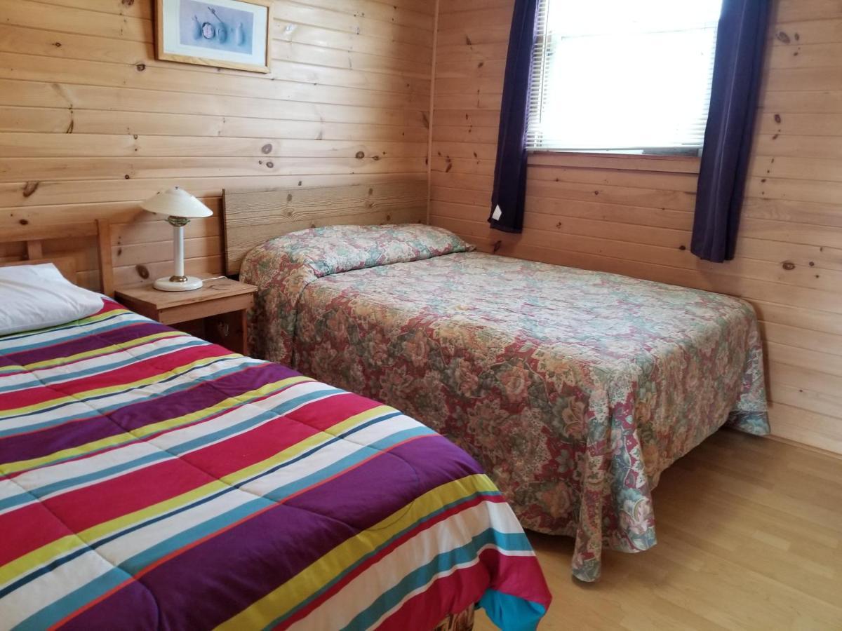 Blue Spruces Cottages Hampton Luaran gambar