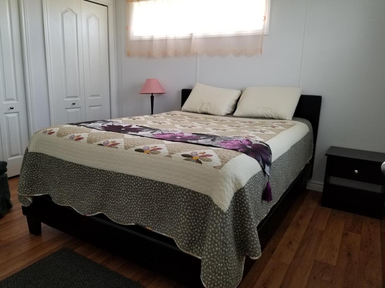 Blue Spruces Cottages Hampton Luaran gambar