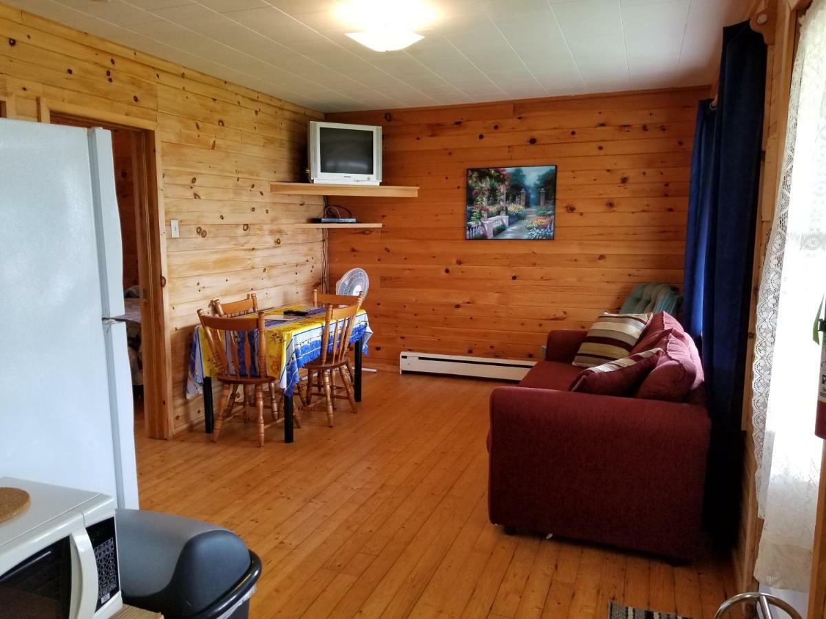 Blue Spruces Cottages Hampton Luaran gambar